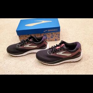 Brooks Addiction 14 Sneakers- NEW